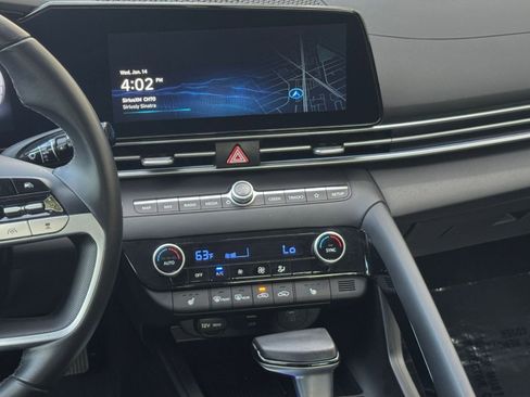 Used 2025 Hyundai Elantra Limited image 21