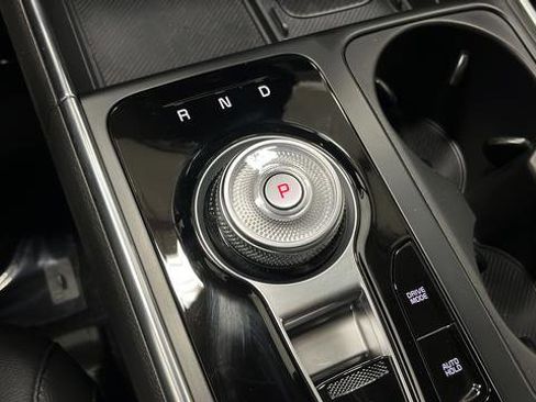 Certified 2025 Kia Carnival SX Prestige FWD image 19