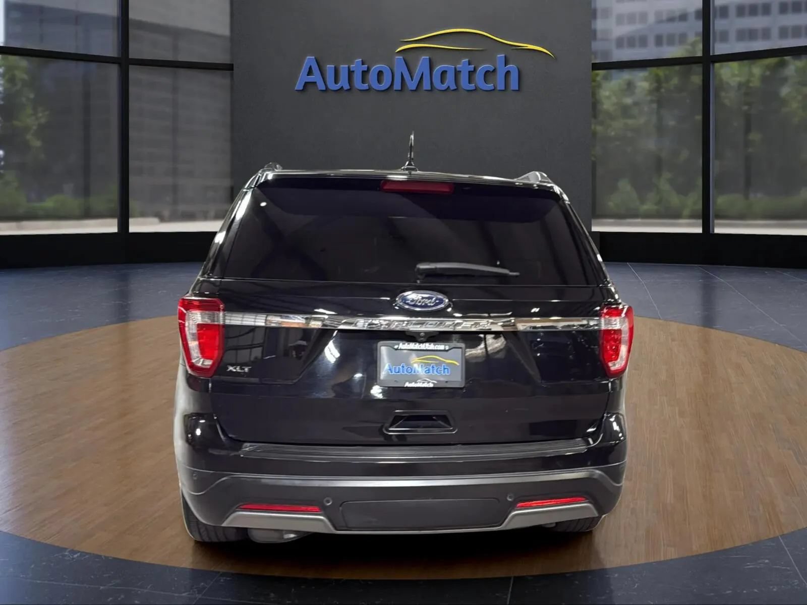 Used 2019 Ford Explorer XLT w/ Equipment Group 201A FWD image 9
