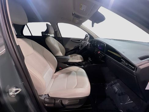 Used 2025 Kia Niro EX FWD image 21