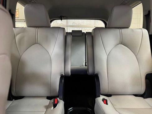 Used 2024 Toyota Grand Highlander AWD image 13