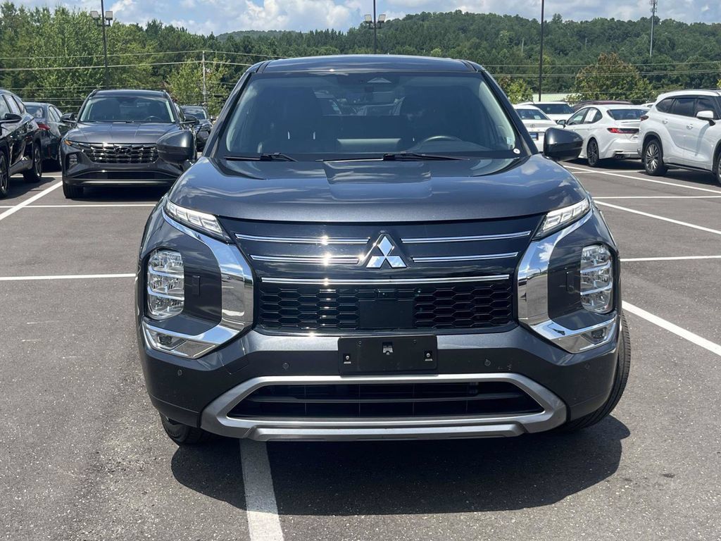 Used 2025 Mitsubishi Outlander SE AWD/4WD image 8