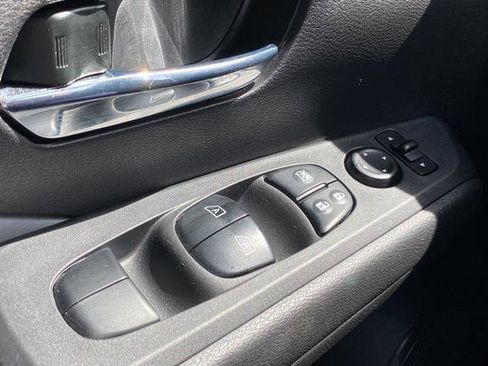 Used 2023 Nissan Kicks SR w/ SR Premium Package FWD image 20