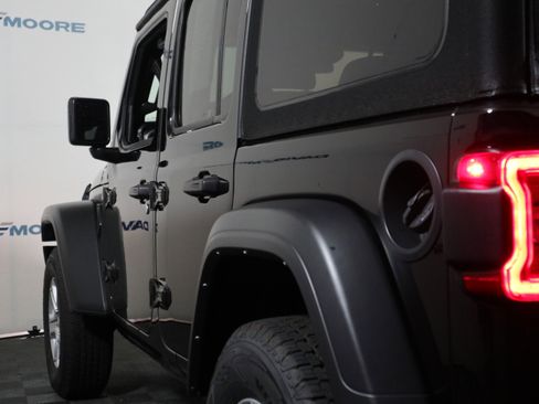 Used 2022 Jeep Wrangler Unlimited Sport AWD/4WD image 10