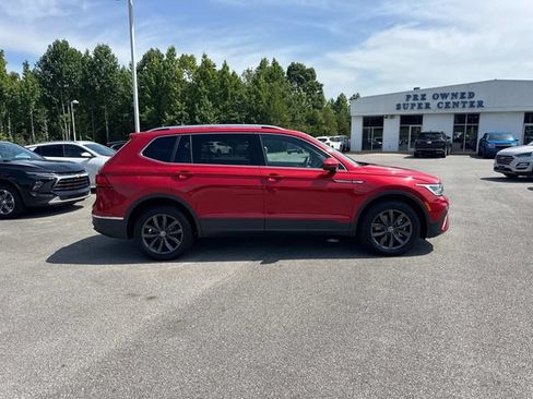 Used 2023 Volkswagen Tiguan SE AWD/4WD image 3