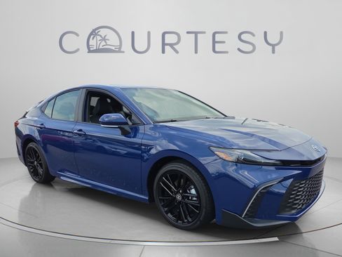 Used 2026 Toyota Camry SE FWD image 7