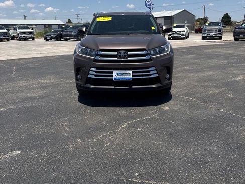 Used 2017 Toyota Highlander Limited Platinum AWD/4WD image 2