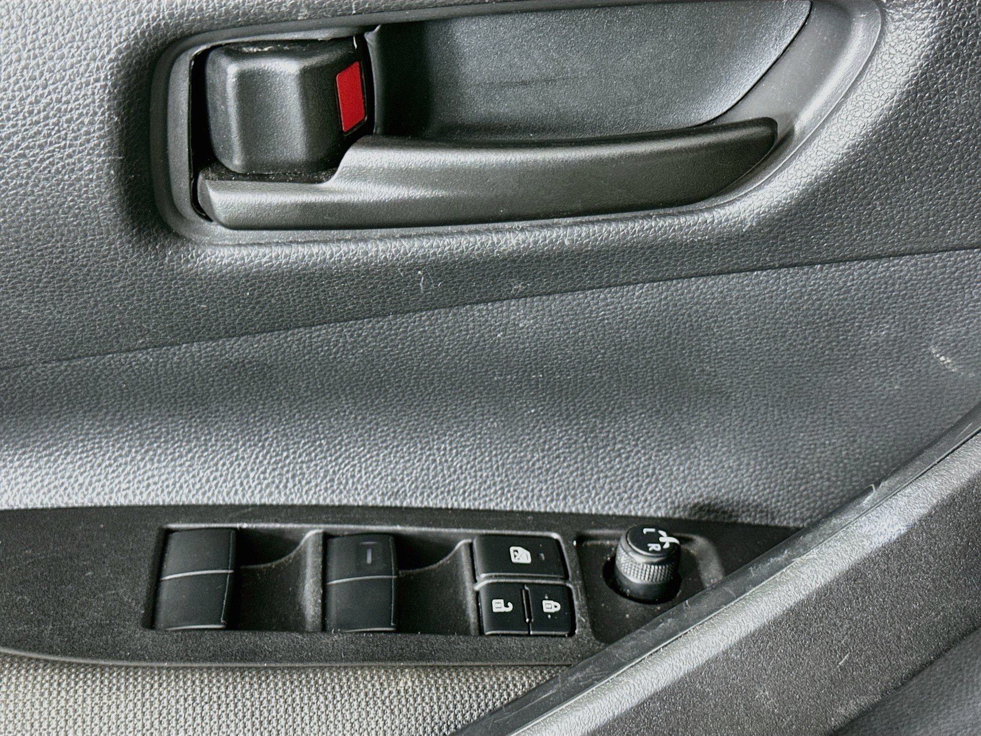 Used 2025 Toyota Corolla LE FWD image 15