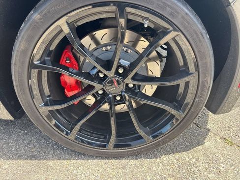 Used 2017 Chevrolet Corvette Grand Sport w/ Grand Sport Heritage Package RWD image 28