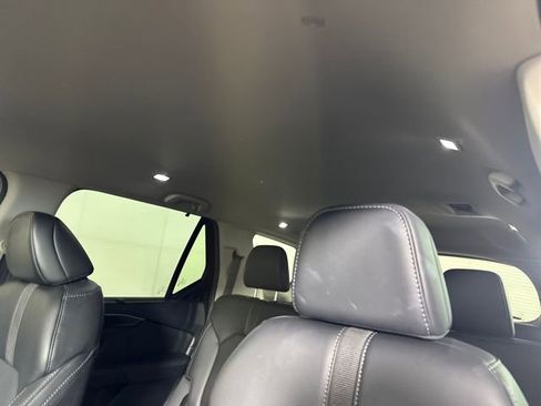 Used 2025 Honda Pilot EX-L image 12