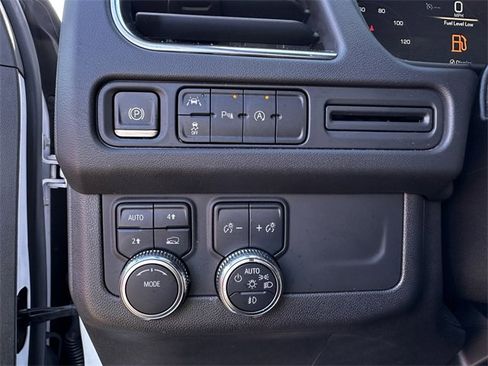 Used 2023 GMC Yukon XL SLE image 27