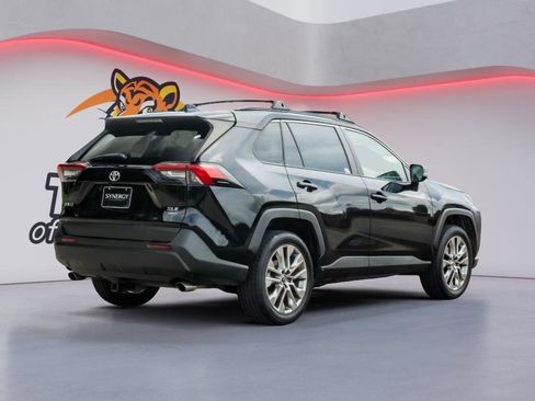 Used 2019 Toyota RAV4 XLE Premium w/ Cold Weather Package AWD/4WD image 5
