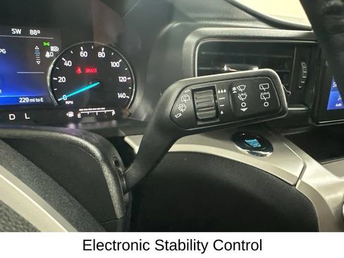 Used 2023 Ford Explorer XLT w/ Equipment Group 202A AWD/4WD image 42