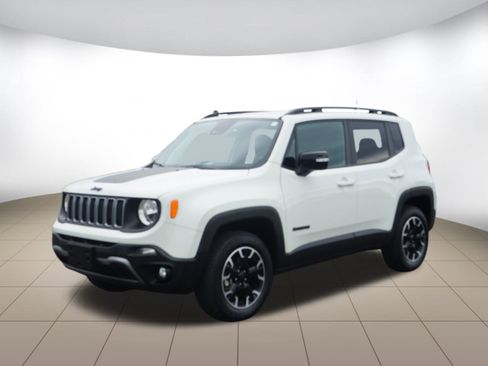 Used 2023 Jeep Renegade Latitude image 3