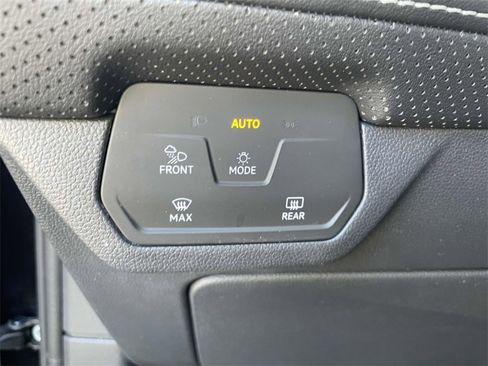 Used 2024 Volkswagen Atlas SE image 16