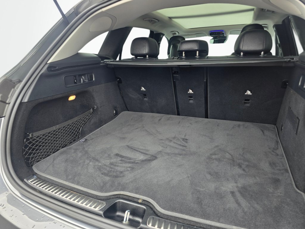 Used 2023 Mercedes-Benz GLC 300 4MATIC w/ Exclusive Trim Package image 23