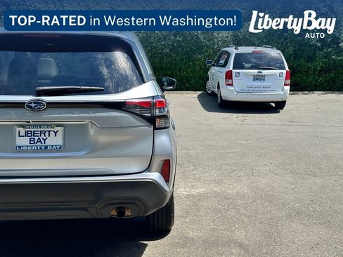 Used 2025 Subaru Forester Premium AWD/4WD image 6