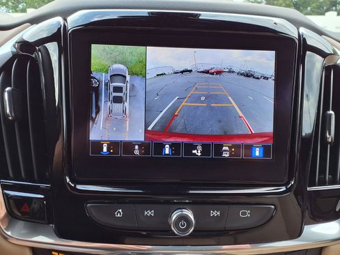Used 2023 Chevrolet Traverse Premier AWD/4WD image 6