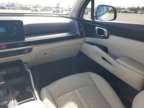 Used 2025 Kia Sorento EX w/ Panoramic Sunroof Package image 11