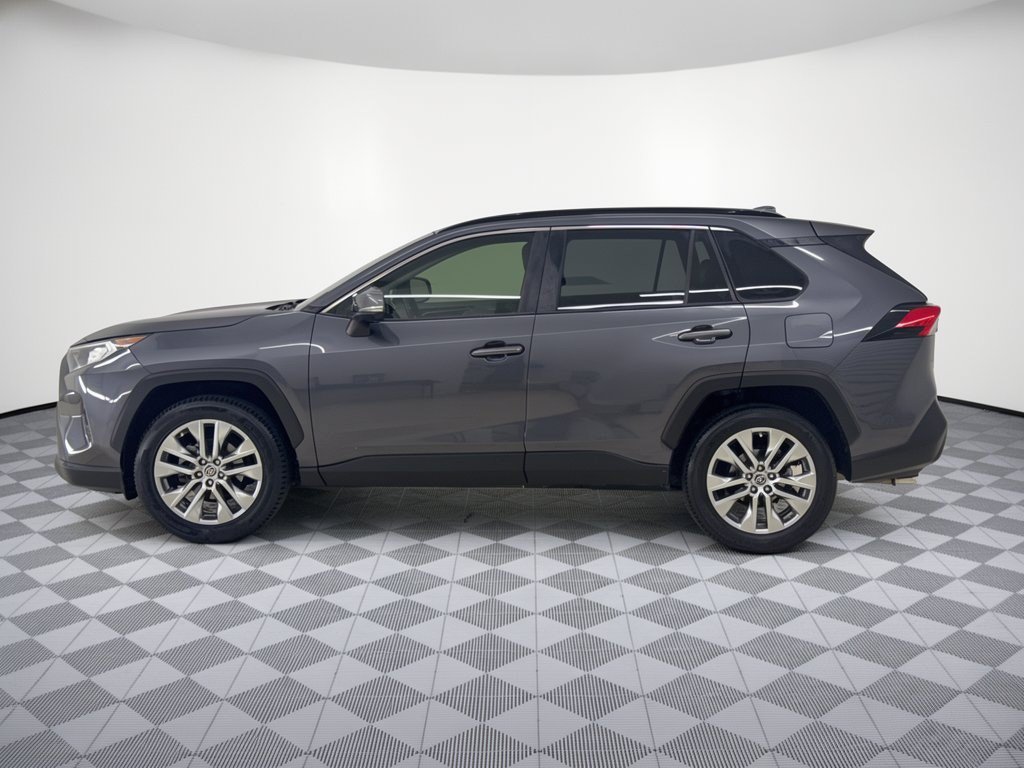 Used 2019 Toyota RAV4 XLE Premium FWD image 2