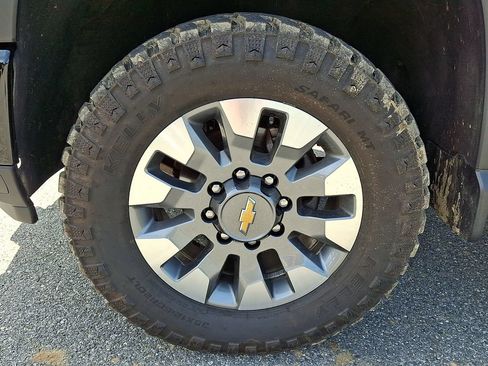 Used 2025 Chevrolet Silverado 2500 Custom w/ Custom Value Package AWD/4WD image 8