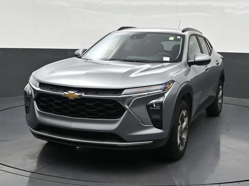 Used 2025 Chevrolet Trax LT w/ Driver Confidence Package FWD image 9