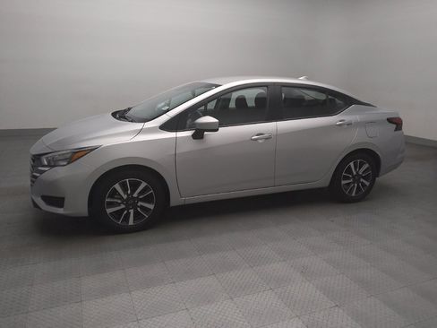 Used 2025 Nissan Versa SV image 2