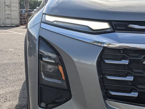 Used 2025 Chevrolet Equinox LT AWD/4WD image 11