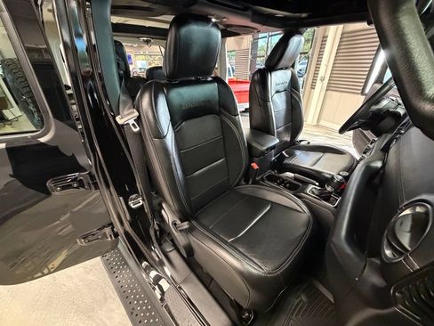 Used 2018 Jeep Wrangler Unlimited Sahara w/ Dual Top Group AWD/4WD image 4