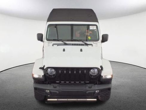 Used 2021 Jeep Gladiator Willys image 2