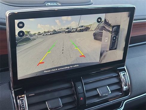 Used 2024 Lincoln Navigator Premiere image 34