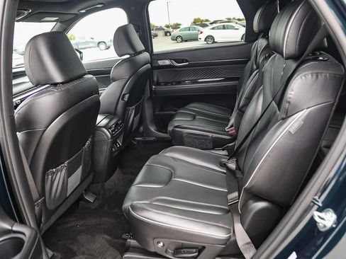 Used 2025 Hyundai Palisade Calligraphy FWD image 17