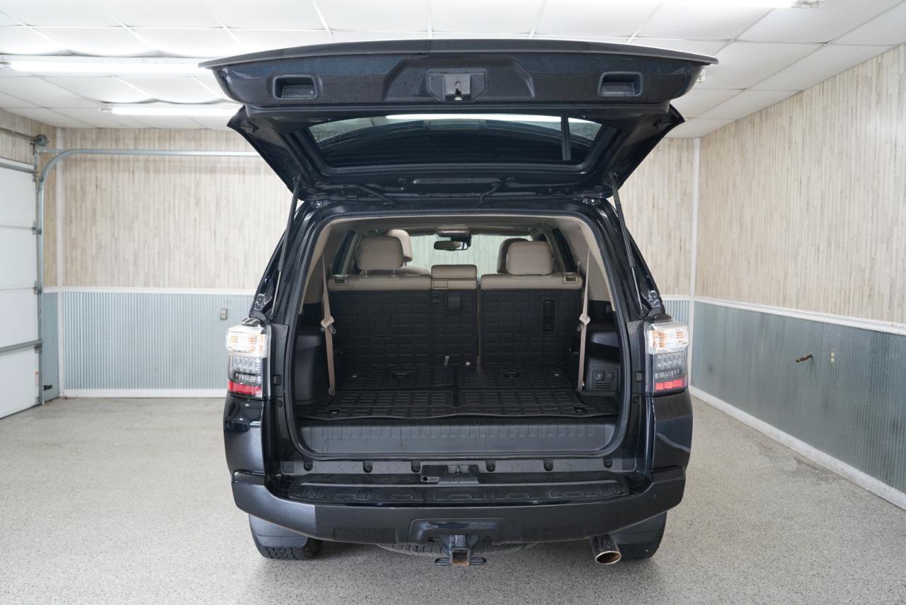 Used 2022 Toyota 4Runner SR5 Premium w/ Moonroof Package AWD/4WD image 41