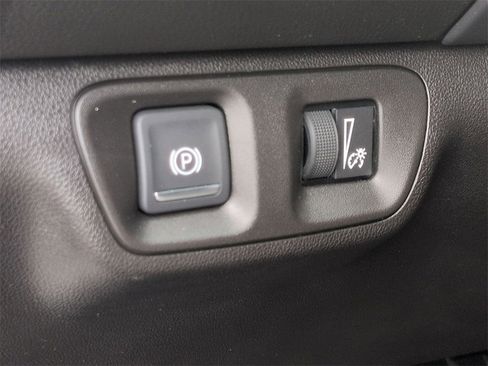 Certified 2023 GMC Acadia SLE w/ Driver Convenience Package image 17