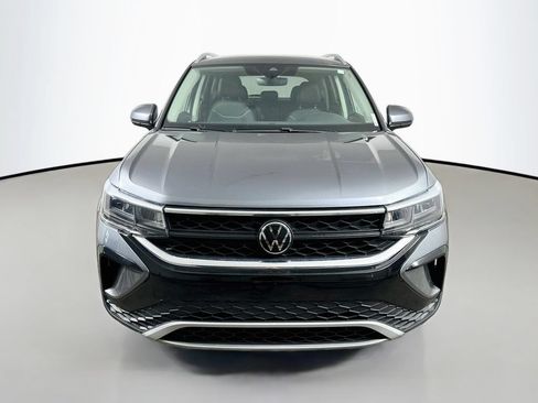 Used 2024 Volkswagen Taos SE FWD image 2