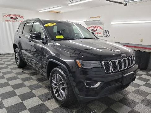 Used 2020 Jeep Grand Cherokee Laredo w/ 18" Wheel & 8.4" Radio Group image 29