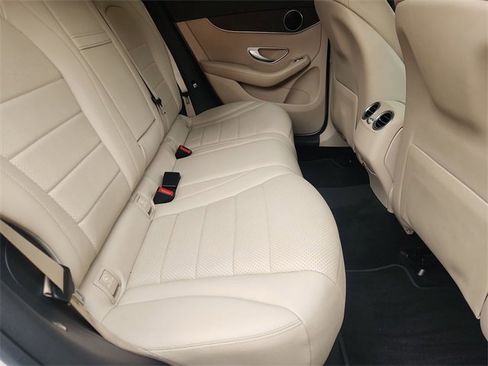 Used 2017 Mercedes-Benz GLC 300 image 26