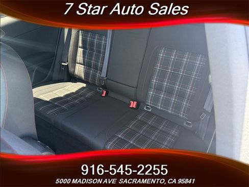 Used 2011 Volkswagen Golf 2-Door FWD image 15