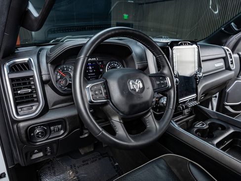 Used 2024 RAM 1500 Laramie AWD/4WD image 15