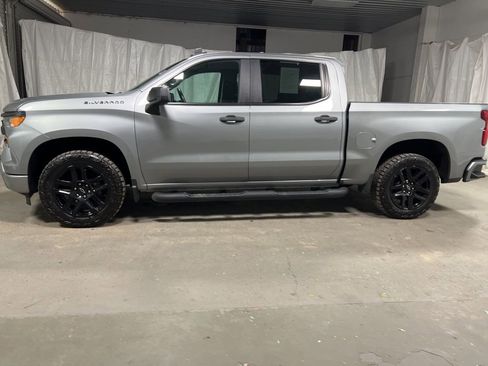 Used 2023 Chevrolet Silverado 1500 Custom image 4