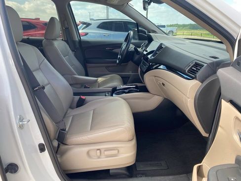 Used 2022 Honda Pilot Touring image 16