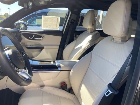 Used 2025 Mercedes-Benz GLC 300 4MATIC image 10