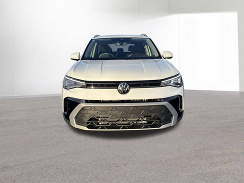 New 2026 Volkswagen Taos SE AWD/4WD image 3