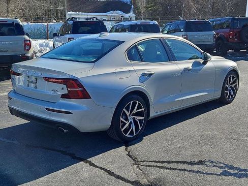 Used 2019 Volvo S60 T6 Momentum w/ Multimedia Package image 3