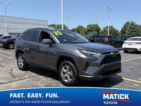Used 2025 Toyota RAV4 XLE AWD/4WD image 1