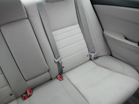 Used 2015 Toyota Camry LE image 14