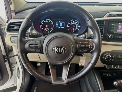 Used 2016 Kia Sorento AWD w/ LX Convenience Package image 12