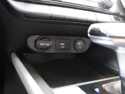 Used 2021 Hyundai Elantra Limited FWD image 21