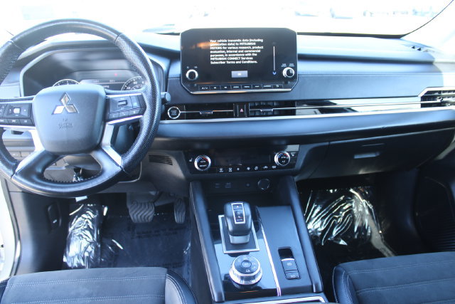 Used 2024 Mitsubishi Outlander SE AWD/4WD image 12