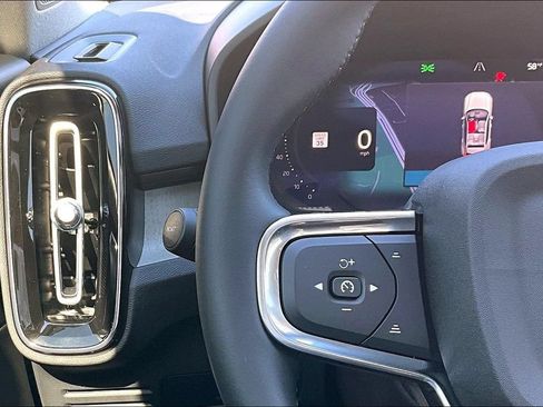 Used 2026 Volvo XC40 B4 Core FWD image 24